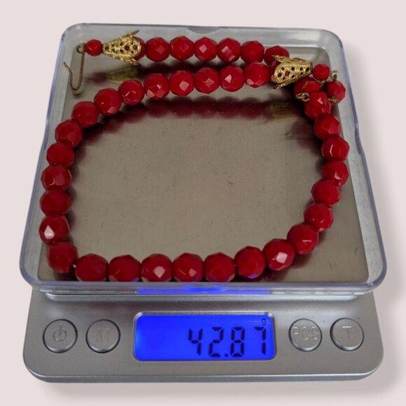 V. Red Glass Faceted Beaded Necklace - Picture 5 of 5